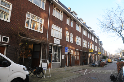913223 Gezicht op de voorgevels van de panden Obrechtstraat 38 -hoger te Utrecht.